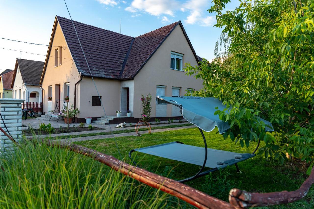 Linett Apartman Hajdúszoboszló Exterior foto