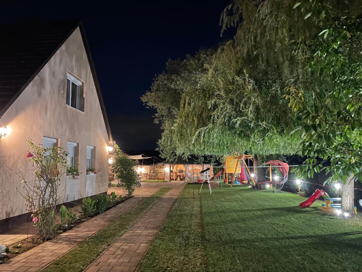 Linett Apartman Hajdúszoboszló Exterior foto