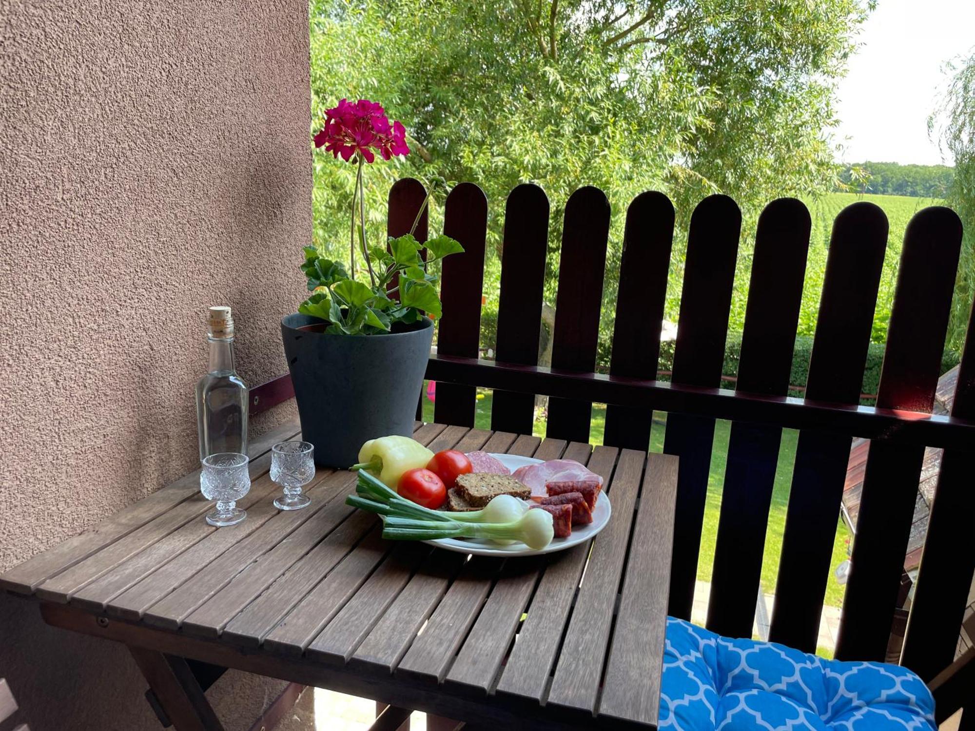 Linett Apartman Hajdúszoboszló Exterior foto